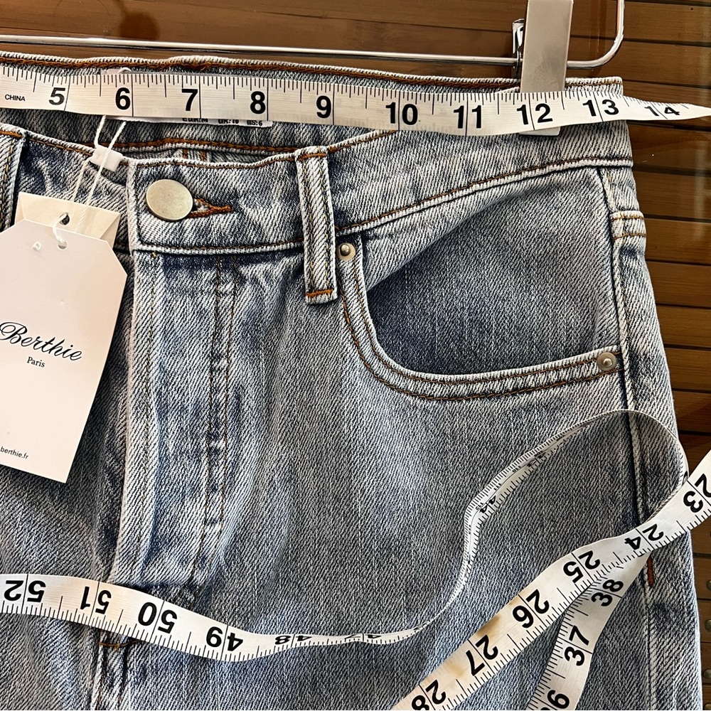 High Rise Straight Leg Jeans Light Wash Vintage Style Denim NWT 6 - Picture 9 of 11